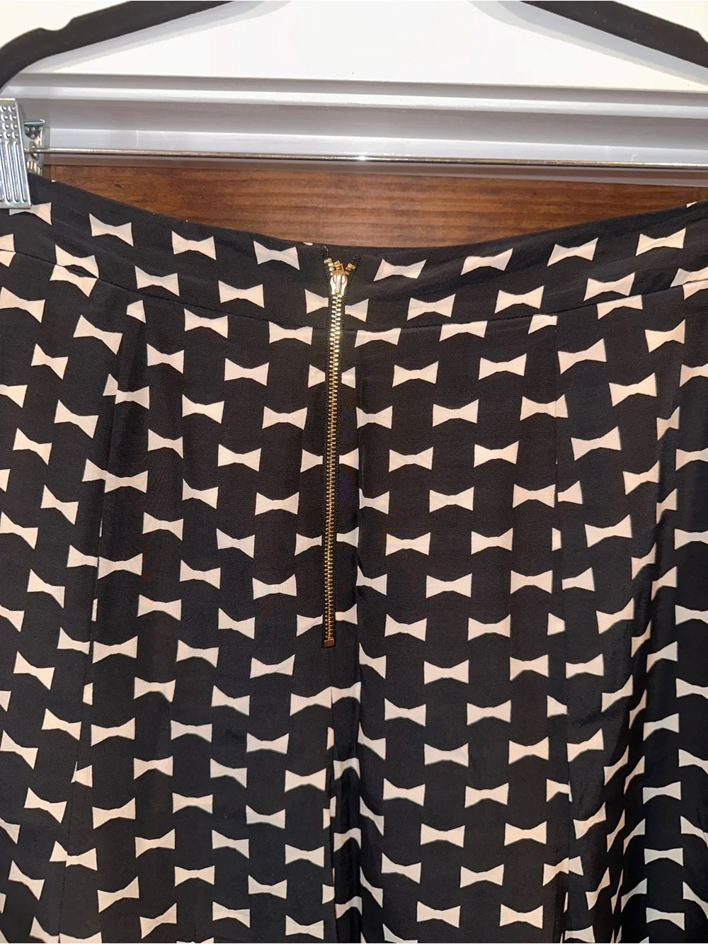 Kate Spade Silk Blend Size 8 Black and White Bow Printed A-Line Skirt